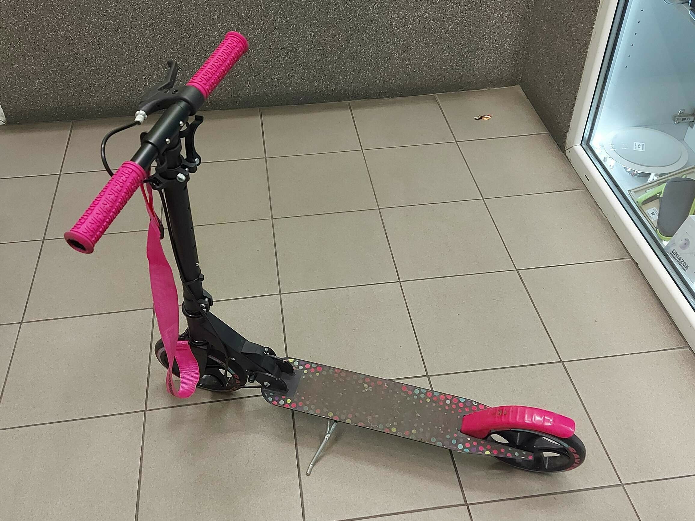 hulajnoga-skladana-raven-dots-black-z-hamulcem-stan-uzywany