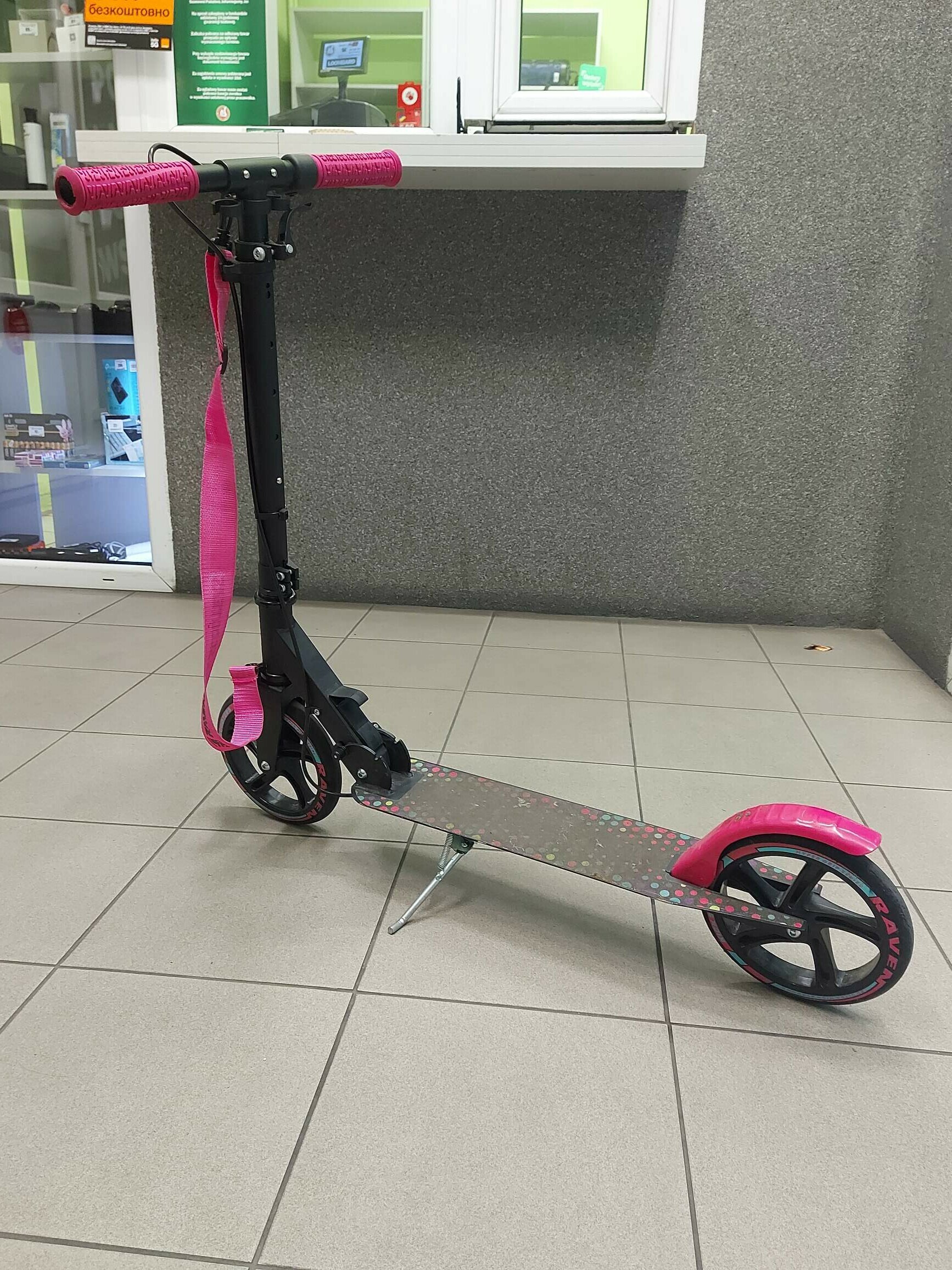 hulajnoga-skladana-raven-dots-black-z-hamulcem-kod-producenta-011669