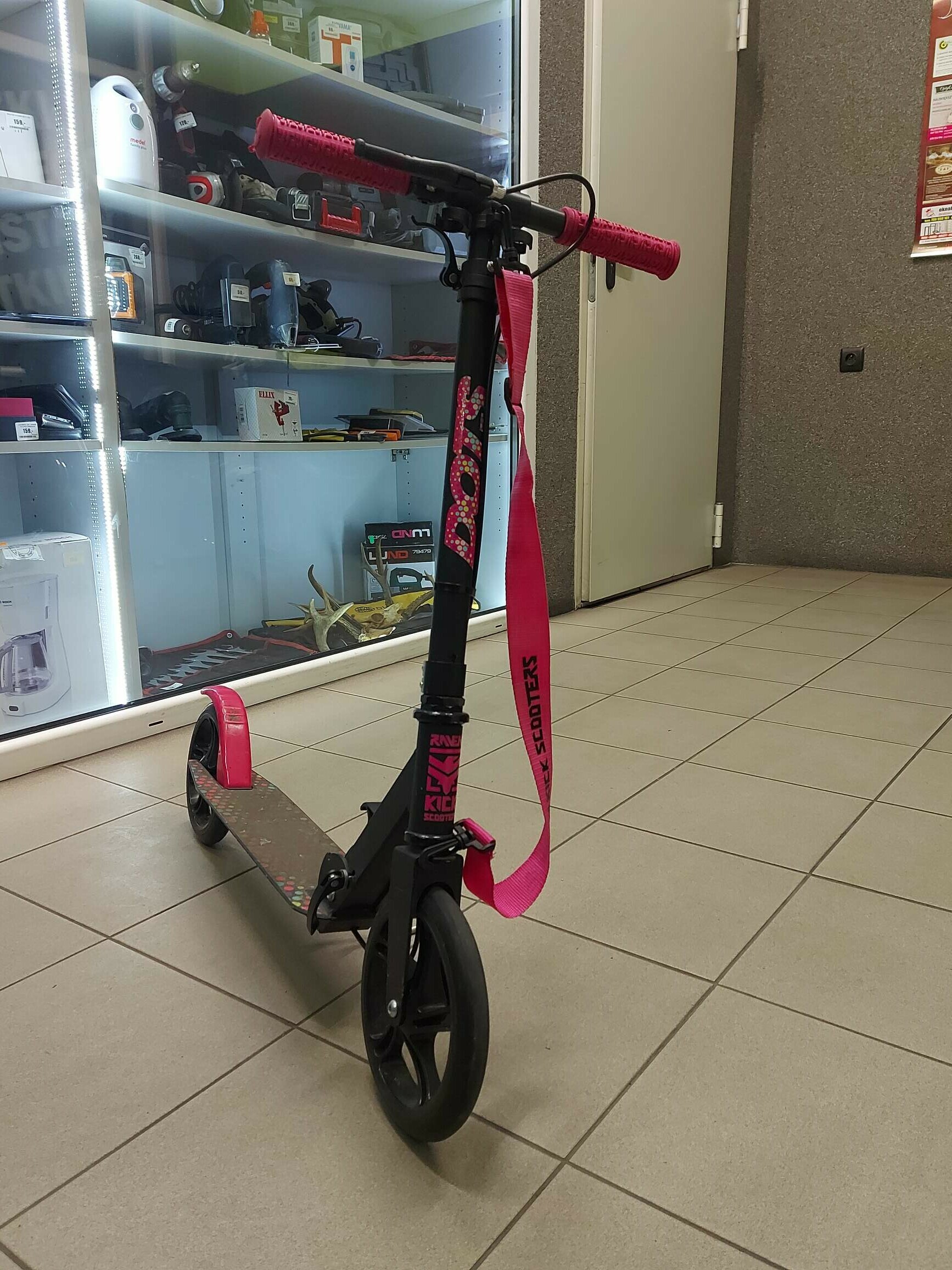 hulajnoga-skladana-raven-dots-black-z-hamulcem-wojska-polskiego-112-swiecie