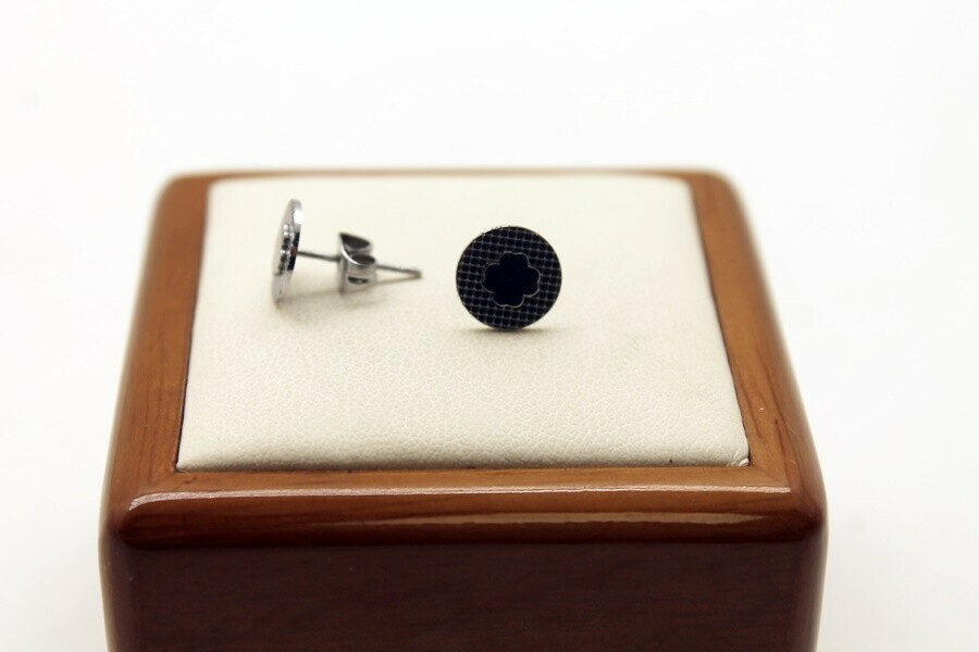 kolczyki-stal-chirurg-srebrny-kolor-koniczyna-stan-powystawowy