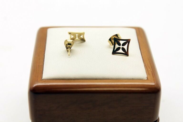 ciekawe-kolczyki-stal-chirurgiczna-zloty-kolor-marka-bez-marki