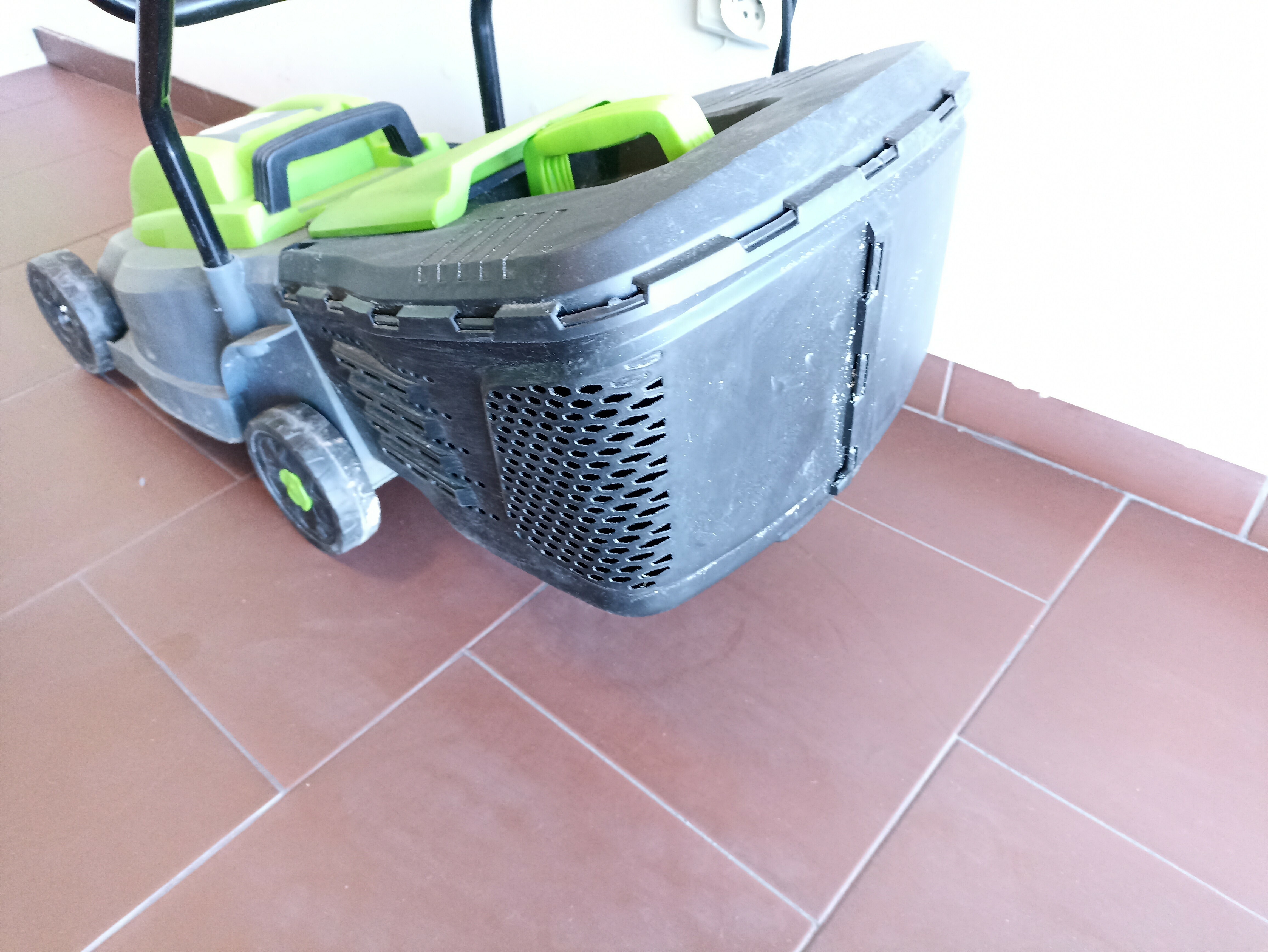 kosiarka-elektryczna-gardenic-ht7601b-021-marka-gardenic