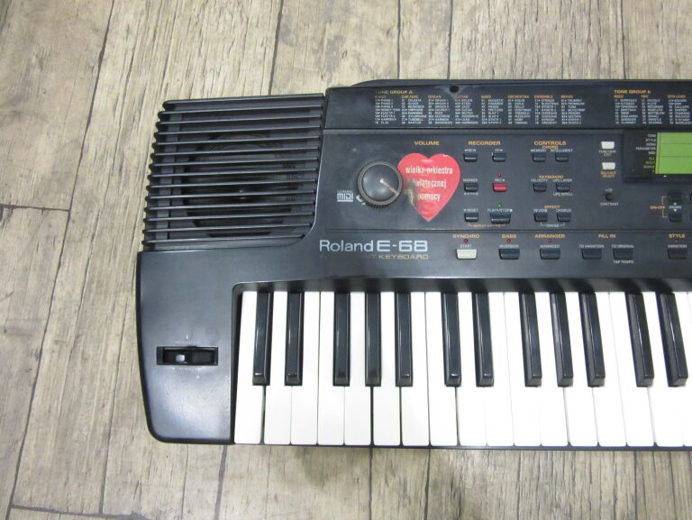 KEYBOARD E-68 ROLAND