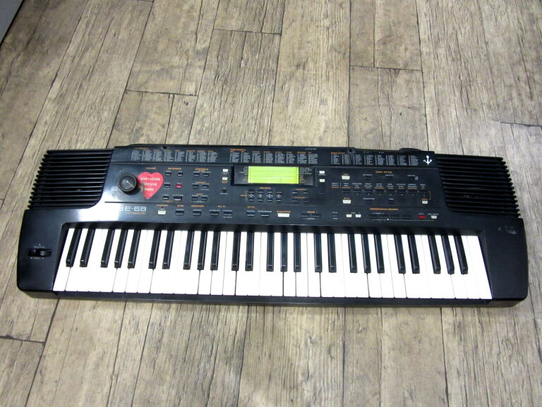KEYBOARD E-68 ROLAND