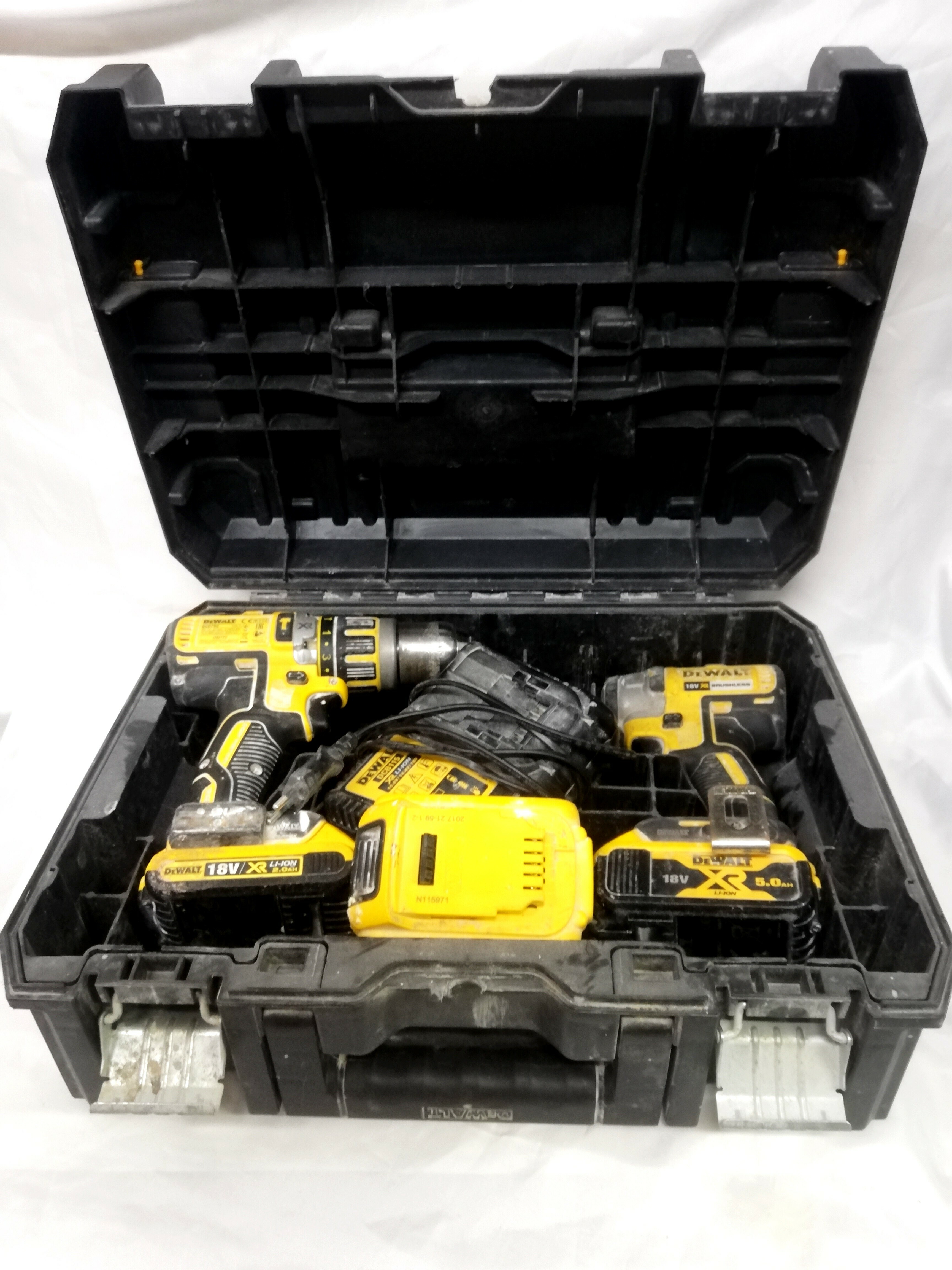dewalt-18v-lithium-ion-marka-dewalt