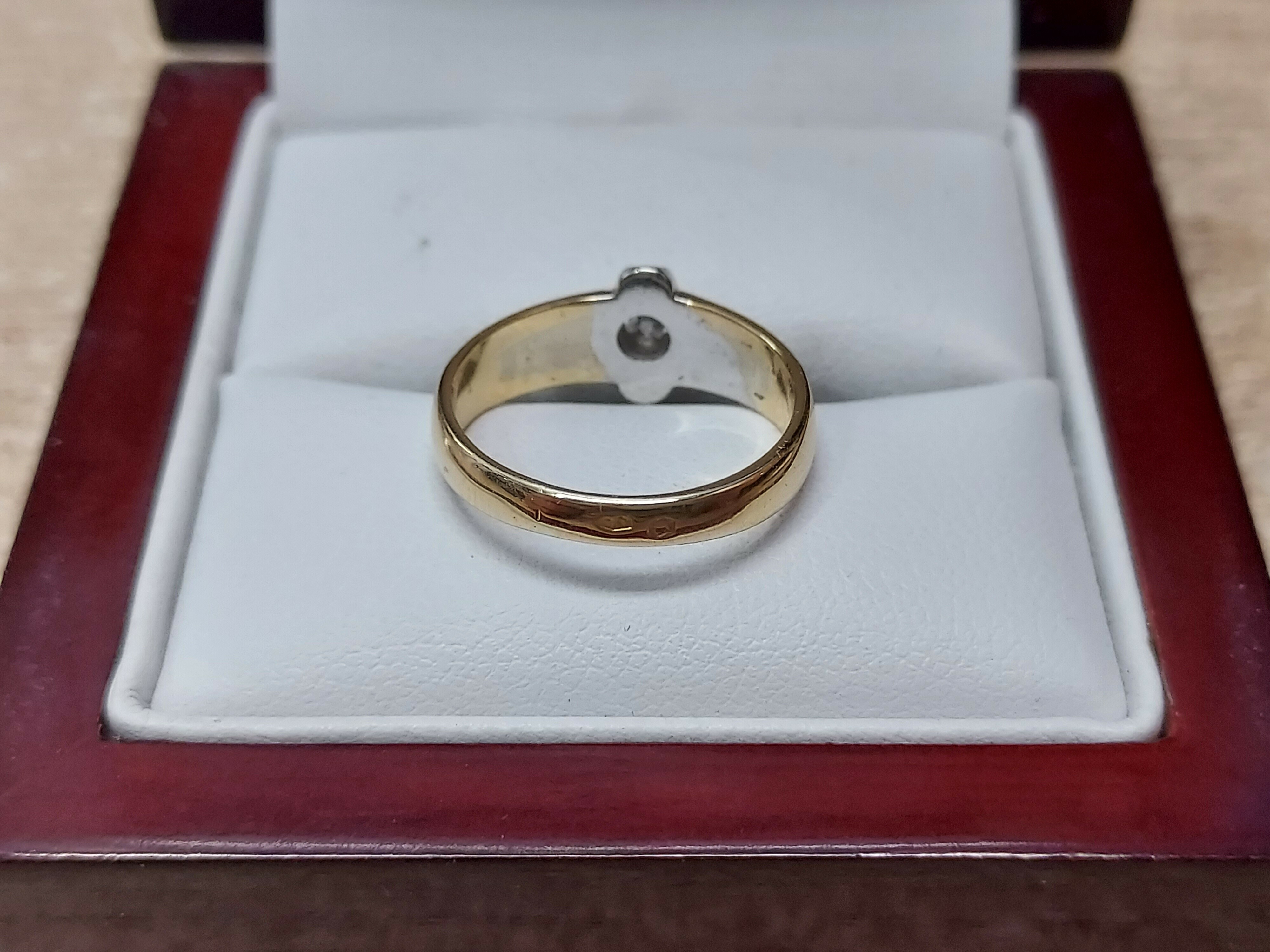 zloty-pierscionek-z-diamentami-pr-585-14k-014-ct-plec-produkt-damski