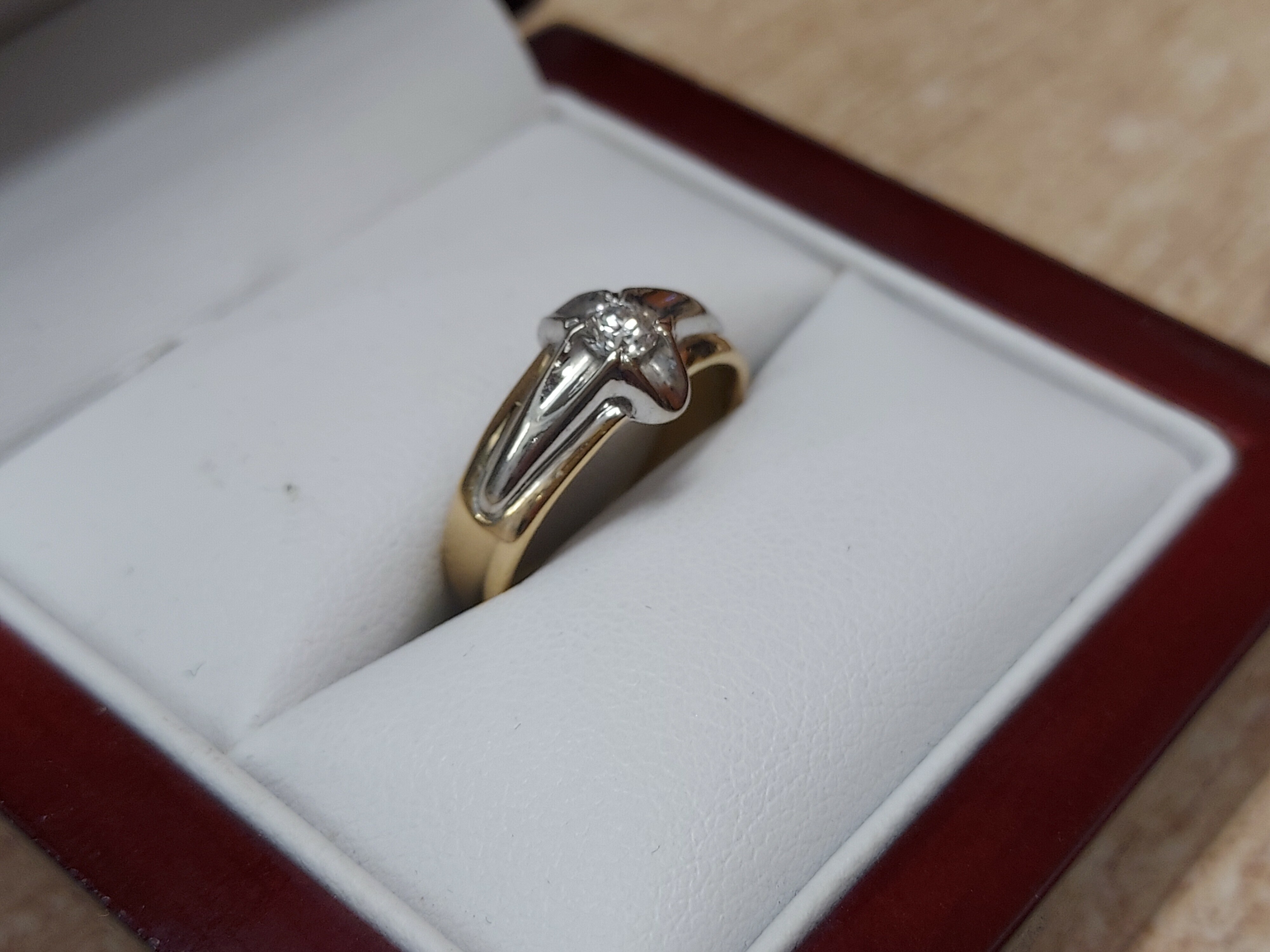 zloty-pierscionek-z-diamentami-pr-585-14k-014-ct-material-zloto