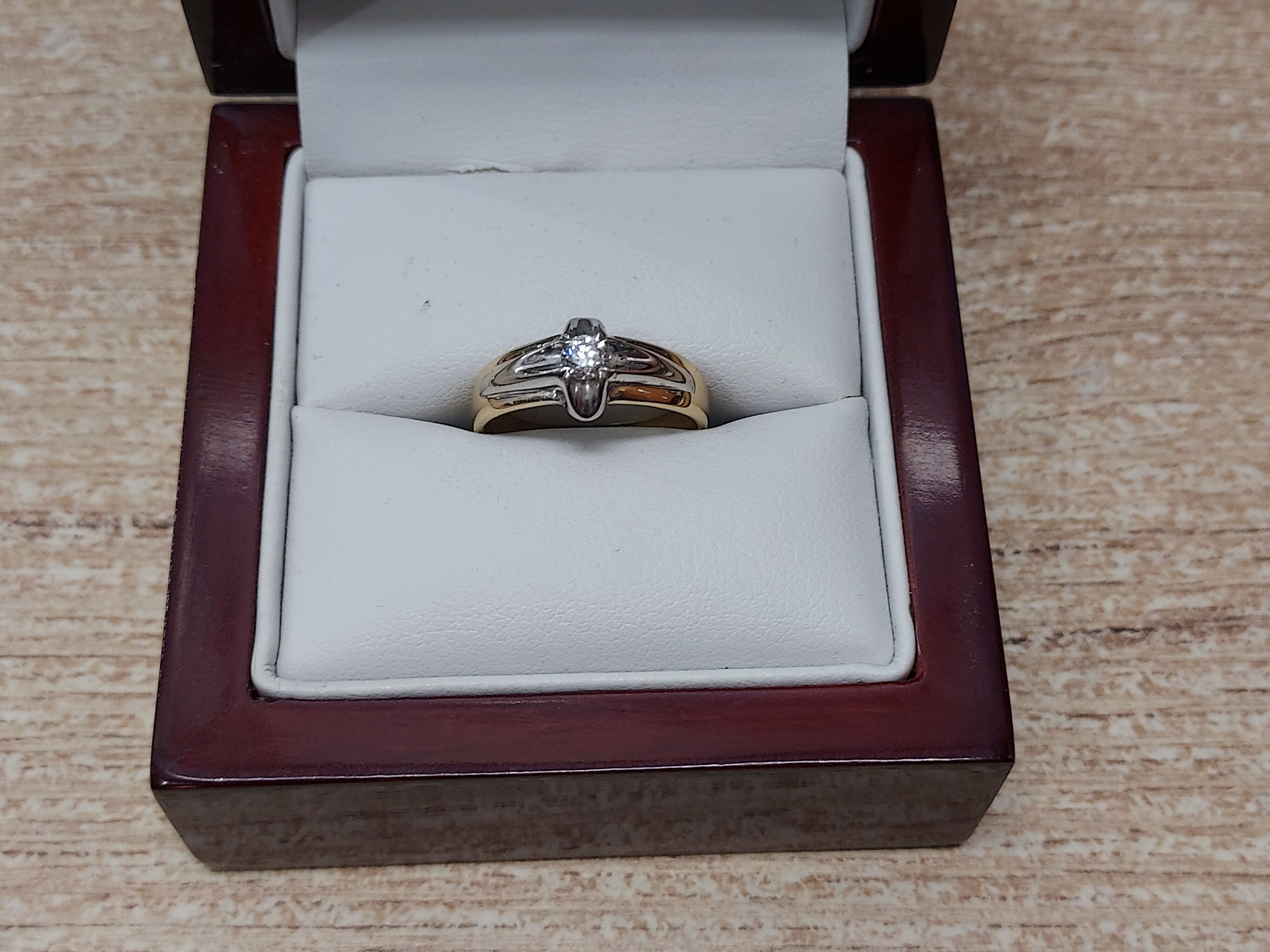 zloty-pierscionek-z-diamentami-pr-585-14k-014-ct-marka-inna-marka