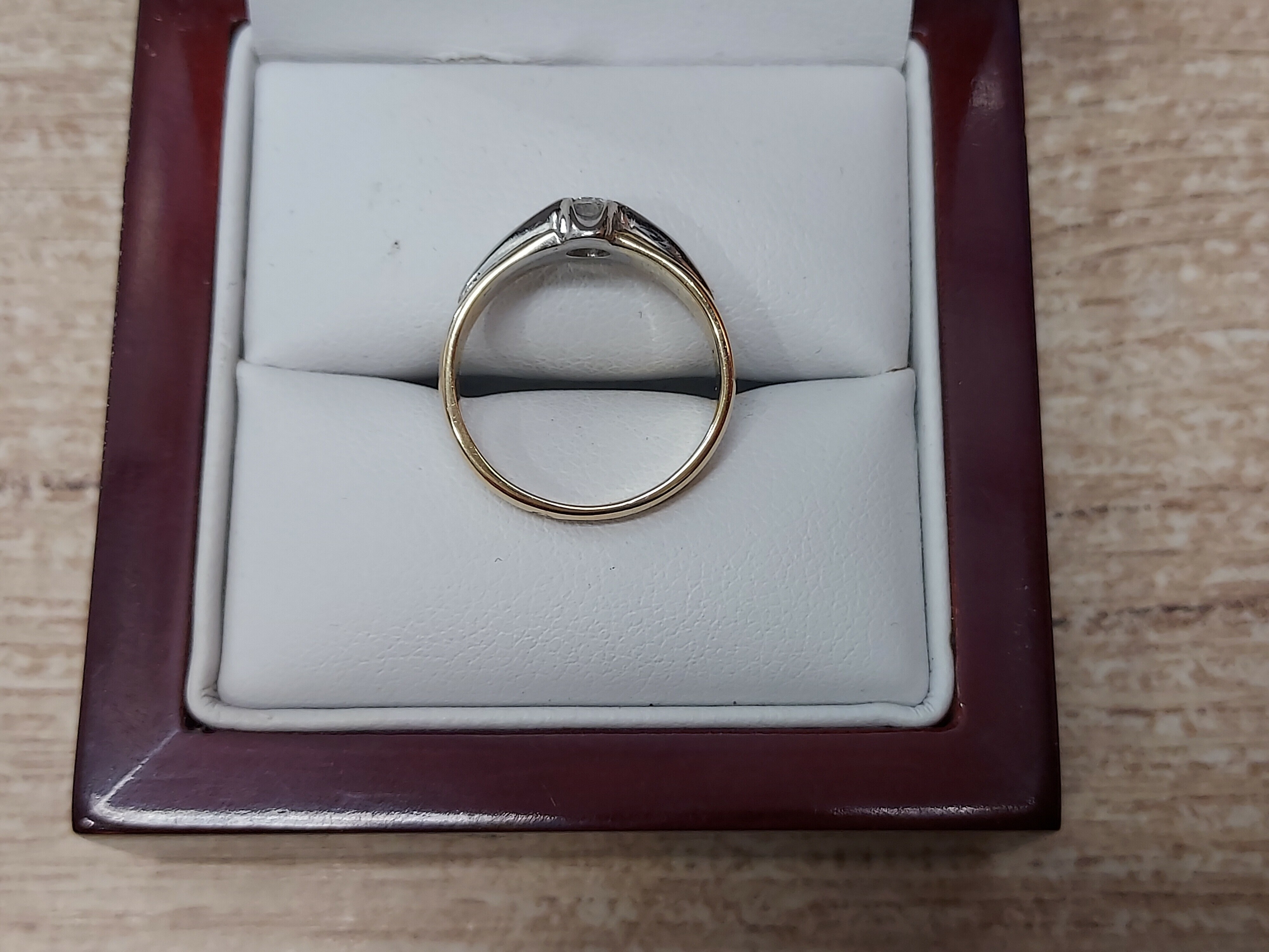 zloty-pierscionek-z-diamentami-pr-585-14k-014-ct-kolor-dominujacy-zloty