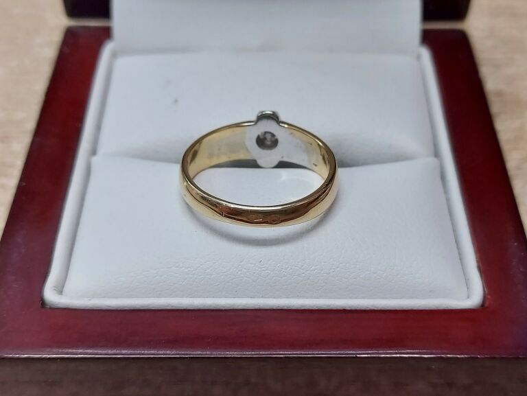 zloty-pierscionek-z-diamentami-pr-585-14k-014-ct-plec-produkt-damski