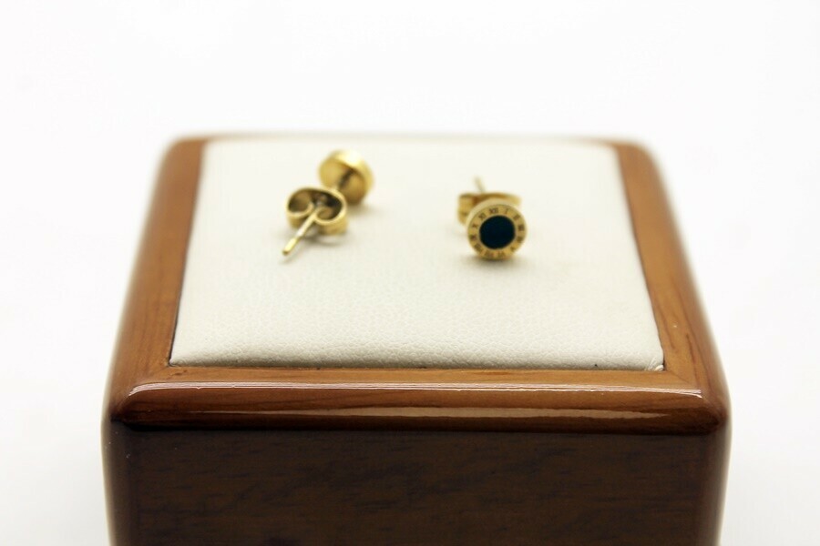 kolczyki-zlote-stal-chirurgiczna-czarne-oczko-marka-226434-1704211