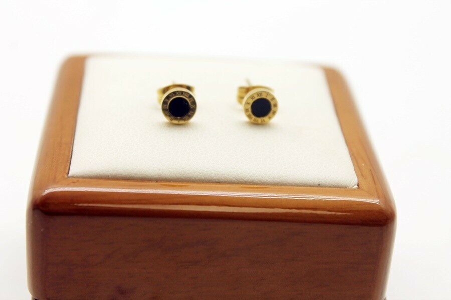 kolczyki-zlote-stal-chirurgiczna-czarne-oczko-traugutta-85-wroclaw
