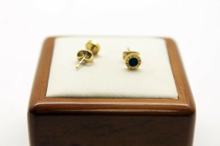 kolczyki-zlote-stal-chirurgiczna-czarne-oczko-marka-226434-1704211