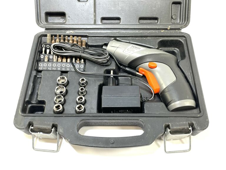 wkretarka-akumulatorowa-tesco-sd48z3-stan-uzywany