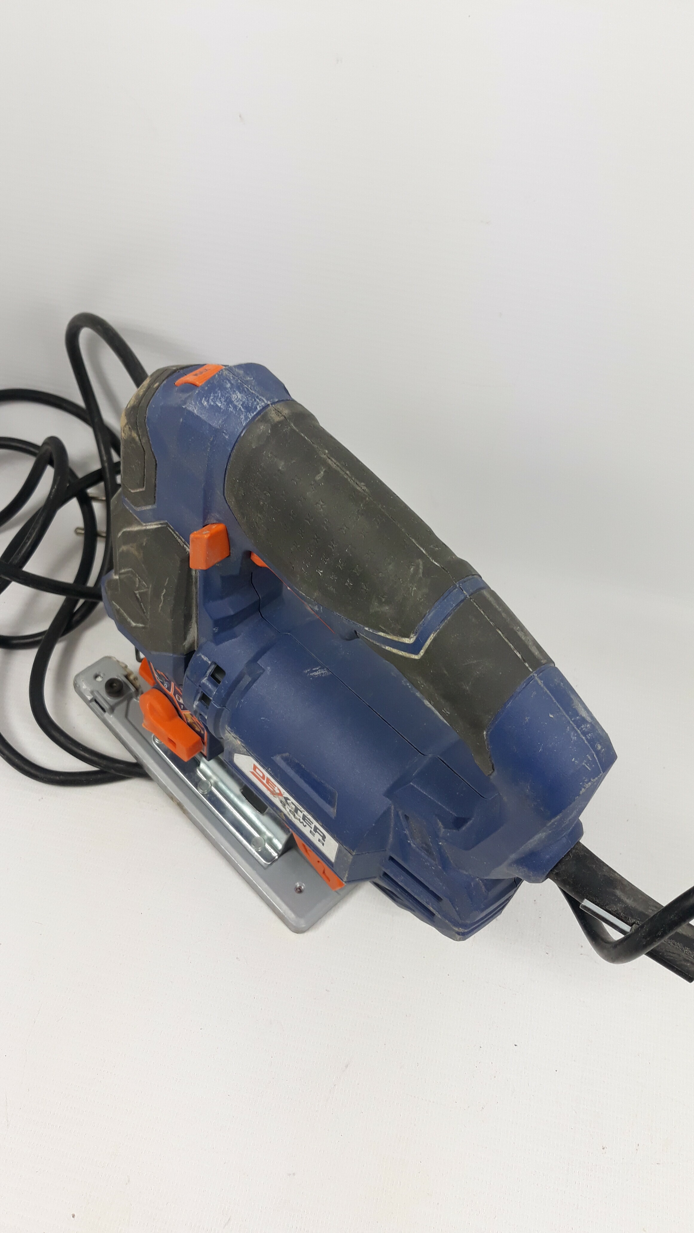 wyrzynarka-dexter-power-nc750js-mocowanie-brzeszczotu-chwyt-typu-t