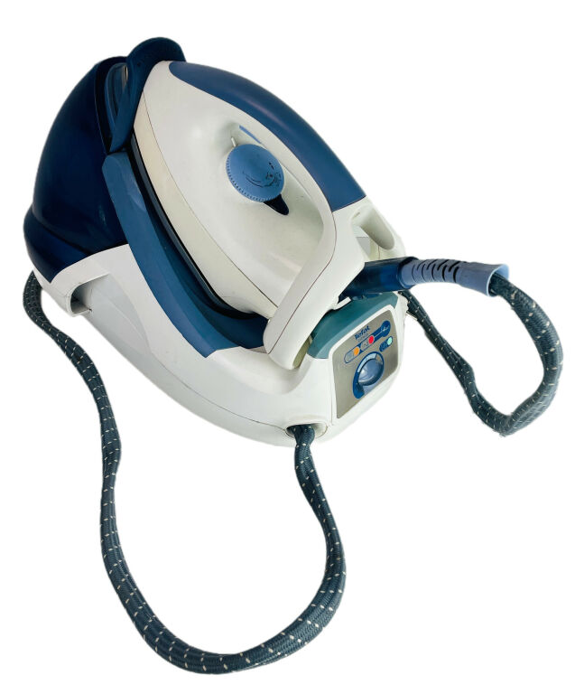ŻELAZKO ZE STACJĄ PAROWĄ TEFAL GV7150
