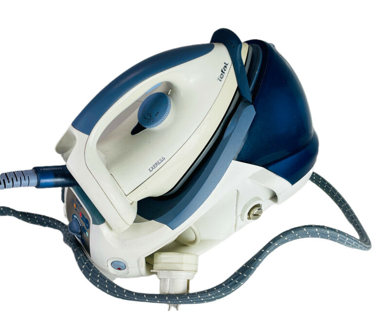 ŻELAZKO ZE STACJĄ PAROWĄ TEFAL GV7150