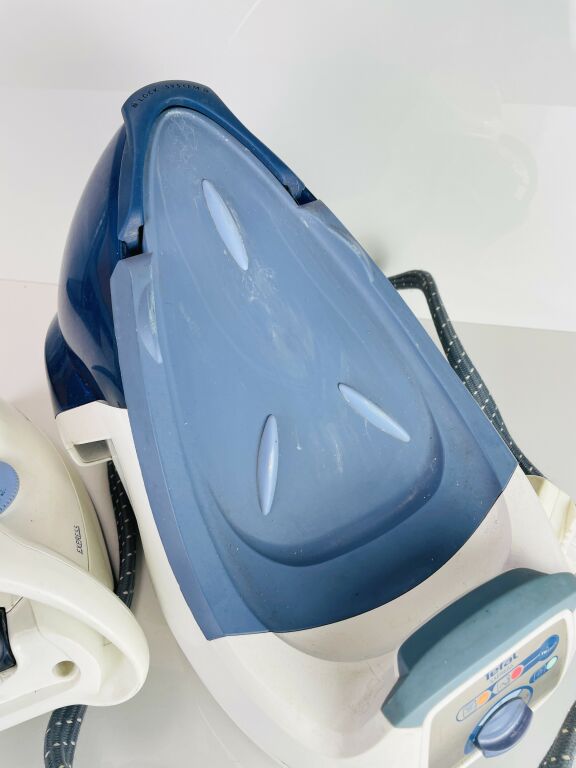 ŻELAZKO ZE STACJĄ PAROWĄ TEFAL GV7150