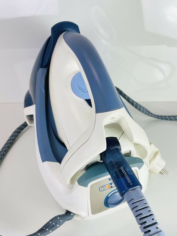 ŻELAZKO ZE STACJĄ PAROWĄ TEFAL GV7150