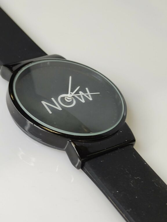klasyczny-zegarek-now-watch-pudelko-mechanizm-kwarcowy