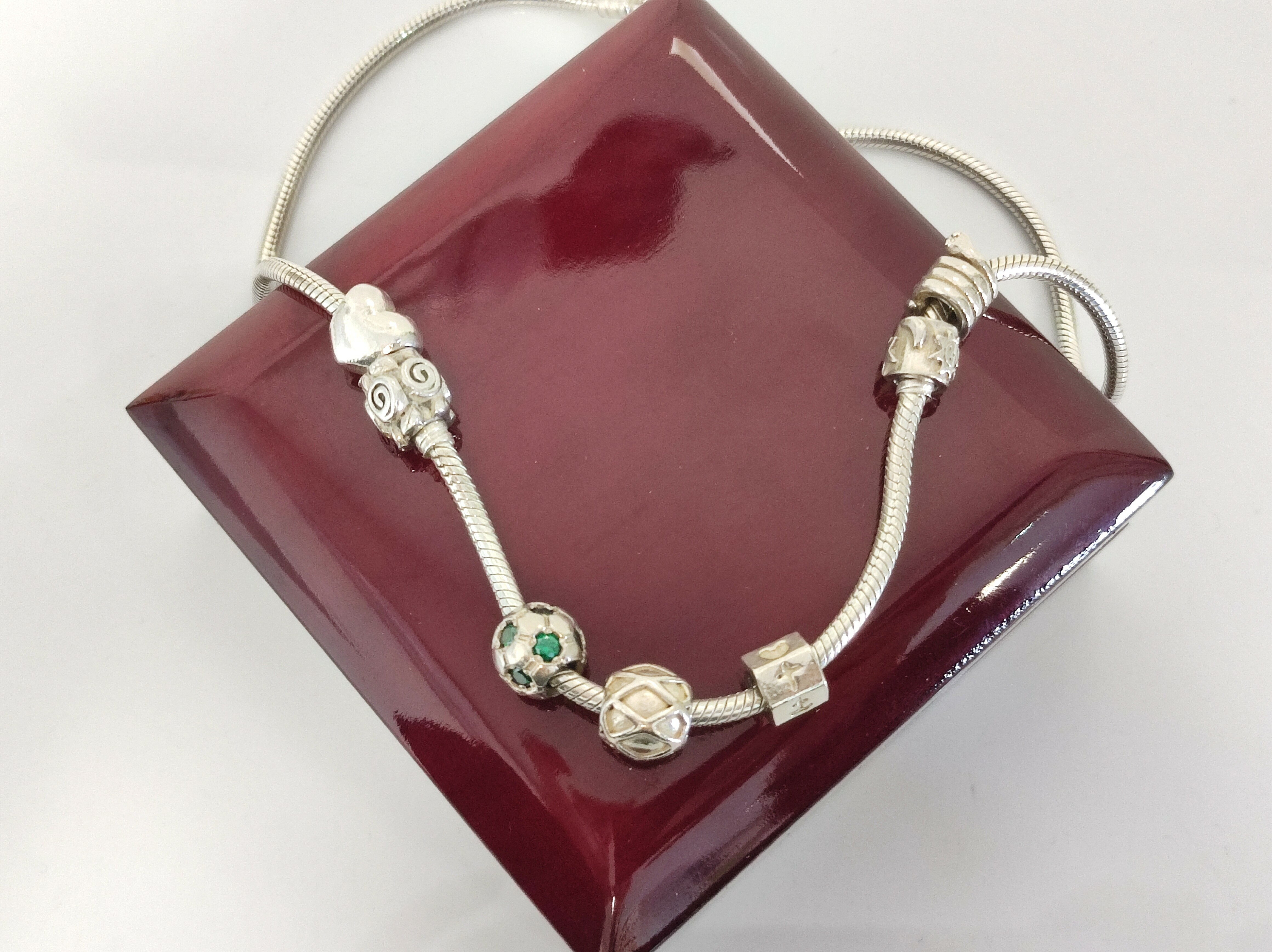 srebrny-naszyjnik-pandora-z-charmsami-925-46cm-splot-inny-splot