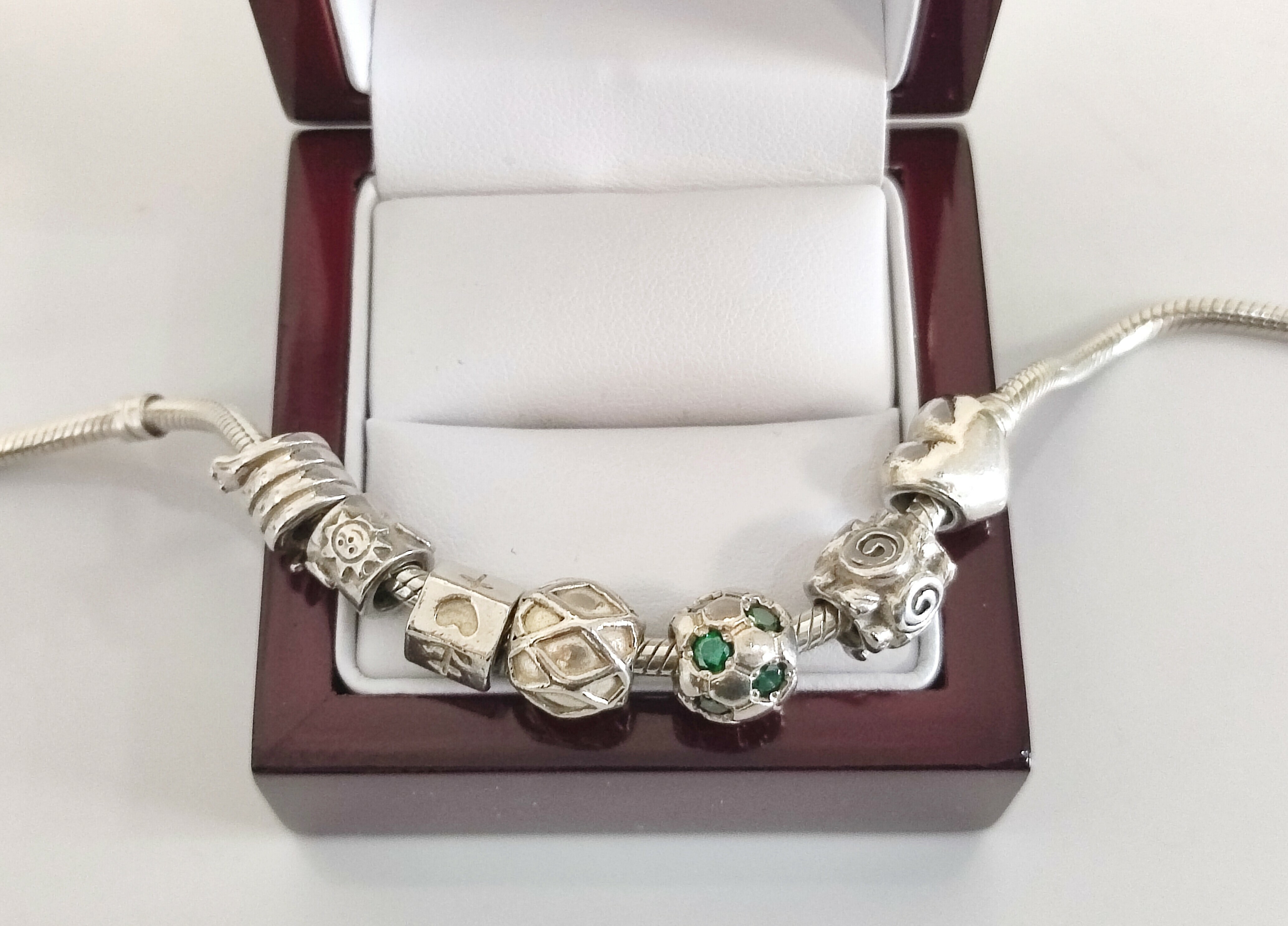 srebrny-naszyjnik-pandora-z-charmsami-925-46cm-dlugosc-calkowita-46