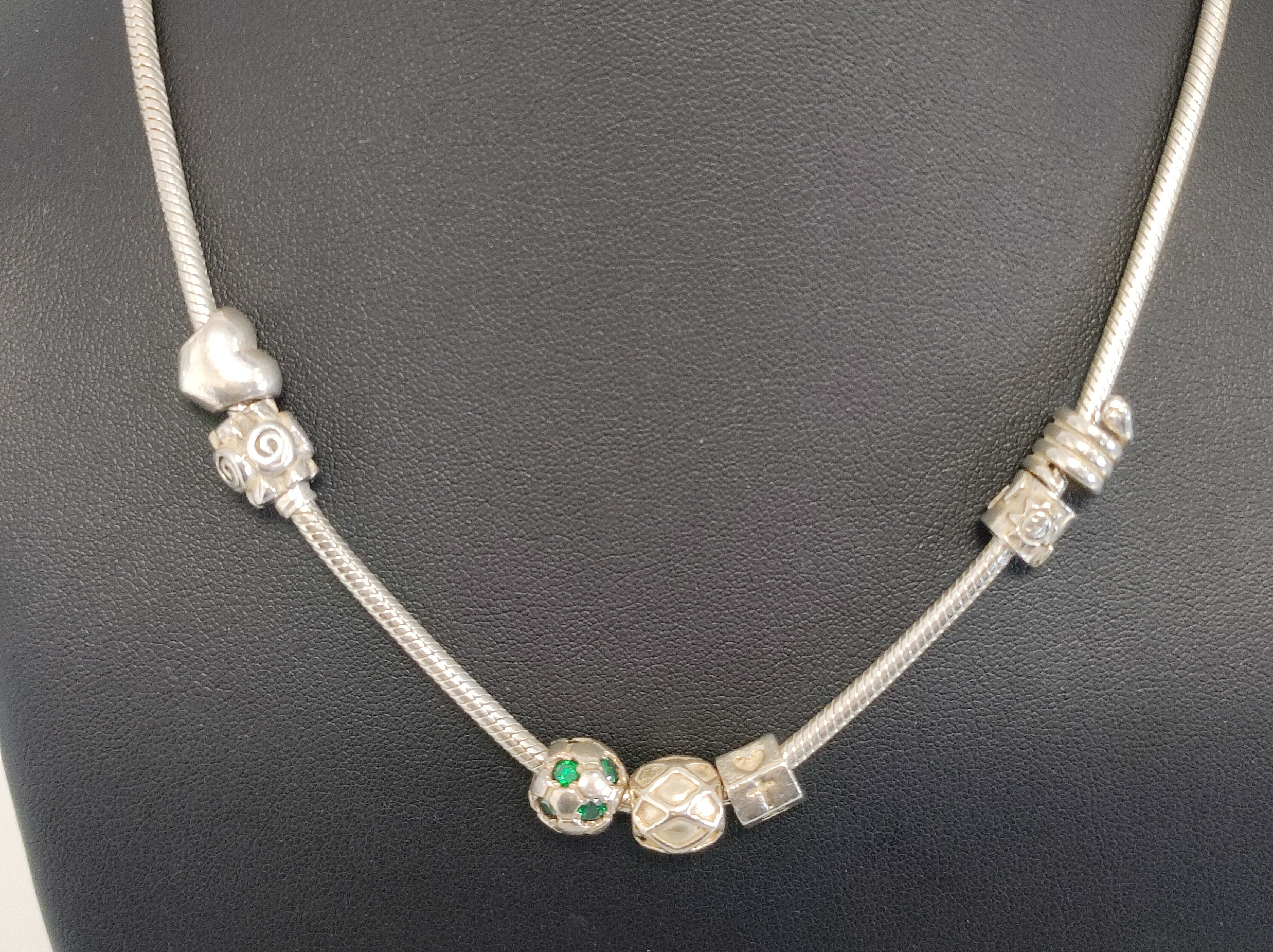 srebrny-naszyjnik-pandora-z-charmsami-925-46cm-marka-pandora