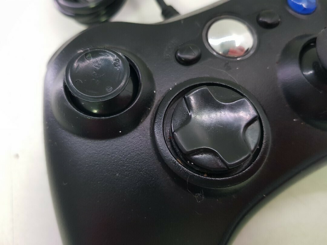 konsola-xbox-360-kolor-bialy