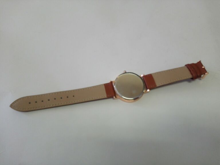 zegarek-quartz-bezowy-stan-powystawowy