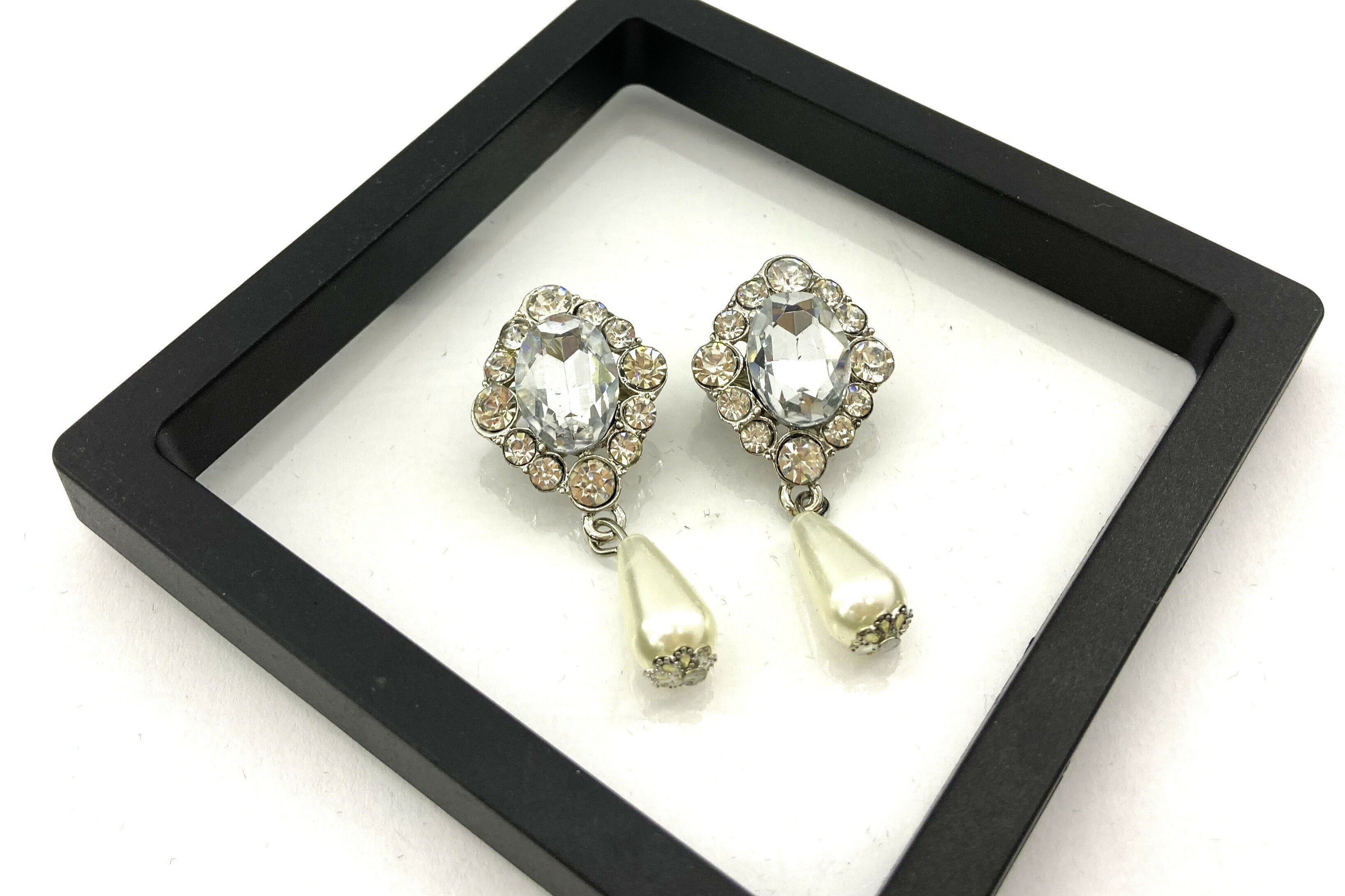 broszka-z-krysztalami-2szt-czerwony-dwor-24-gdansk