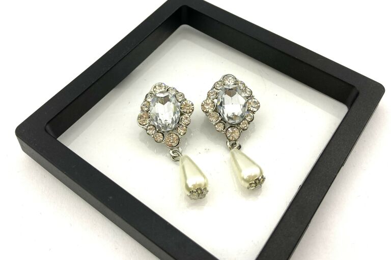 broszka-z-krysztalami-2szt-czerwony-dwor-24-gdansk