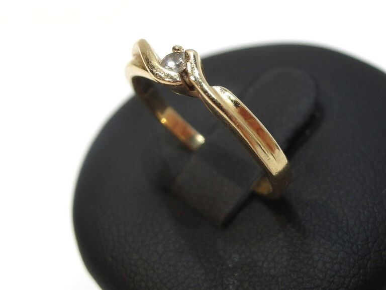 zloty-pierscionek-z-brylantem-224g-585-r12-waga-124