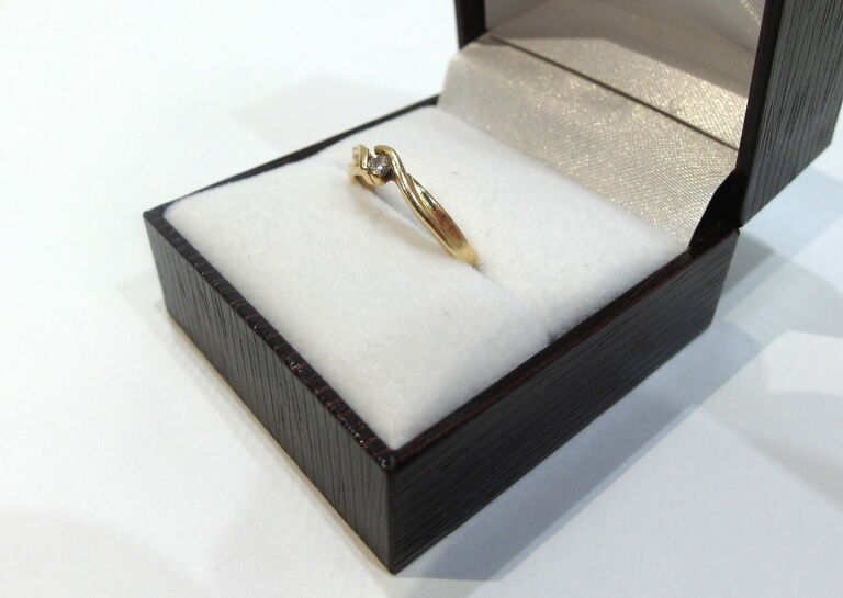 zloty-pierscionek-z-brylantem-224g-585-r12-stan-11323-2