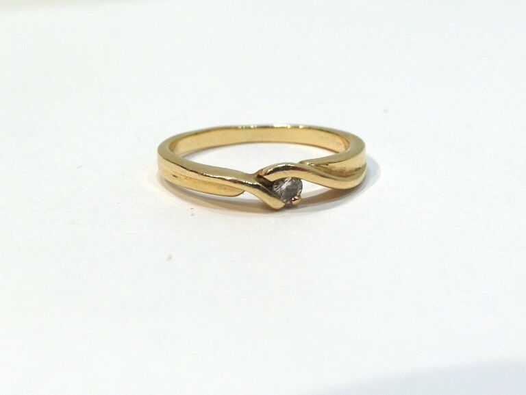 zloty-pierscionek-z-brylantem-224g-585-r12-stan-uzywany