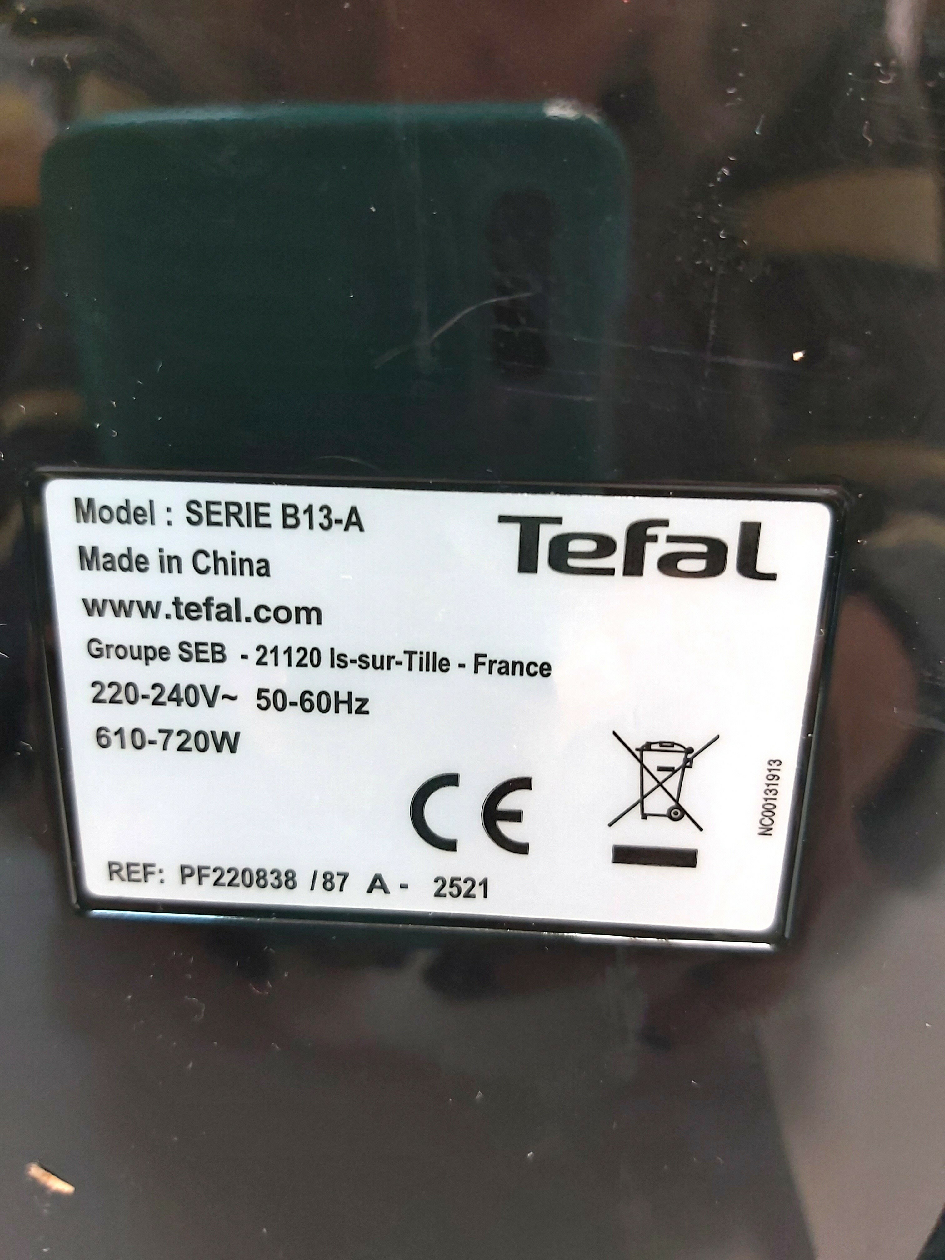 wypiekacz-do-chleba-tefal-pf220838-710w-czarny-ean-0220302002179