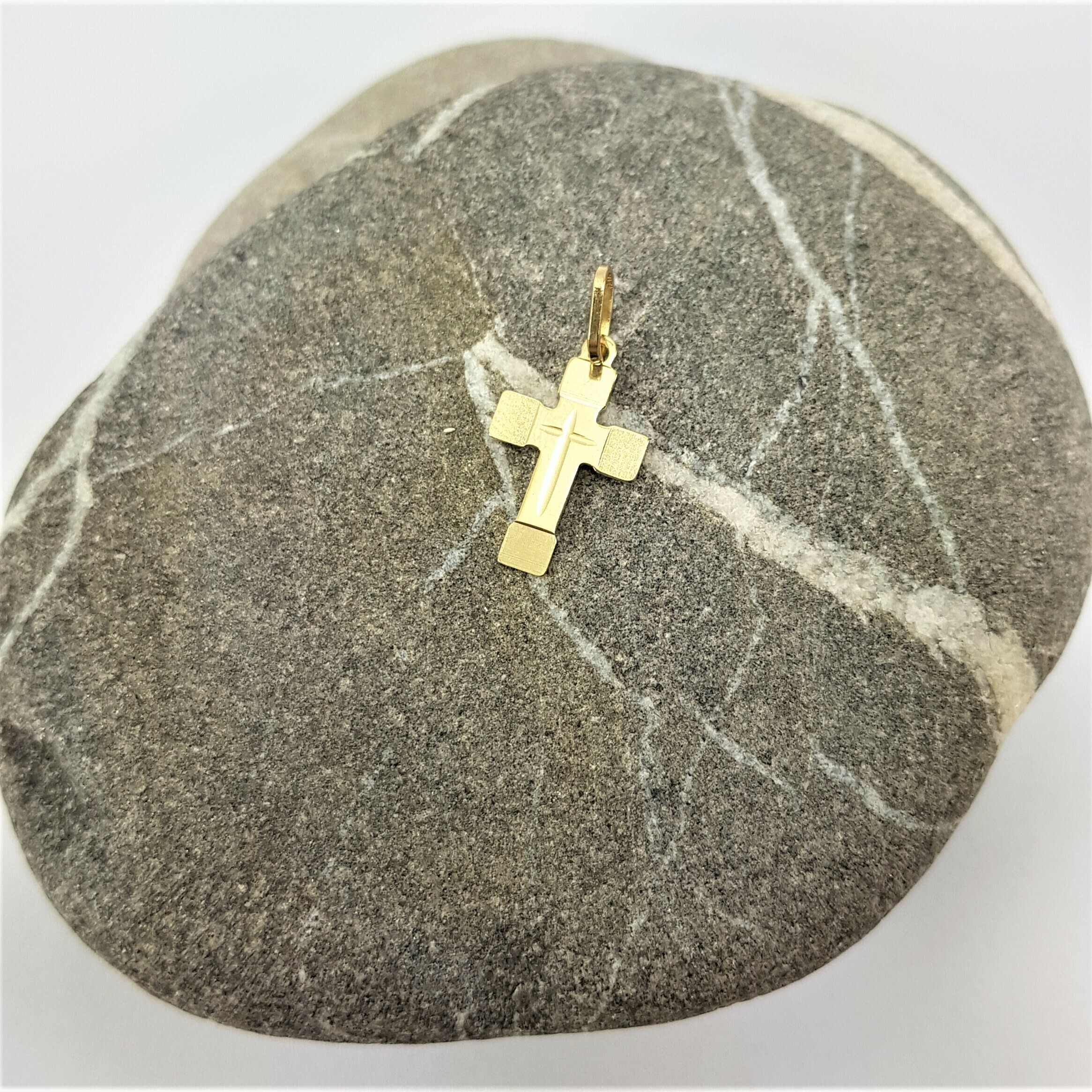 piekna-zlota-zawieszka-krzyzyk-585-057g-rodzaj-2205-2