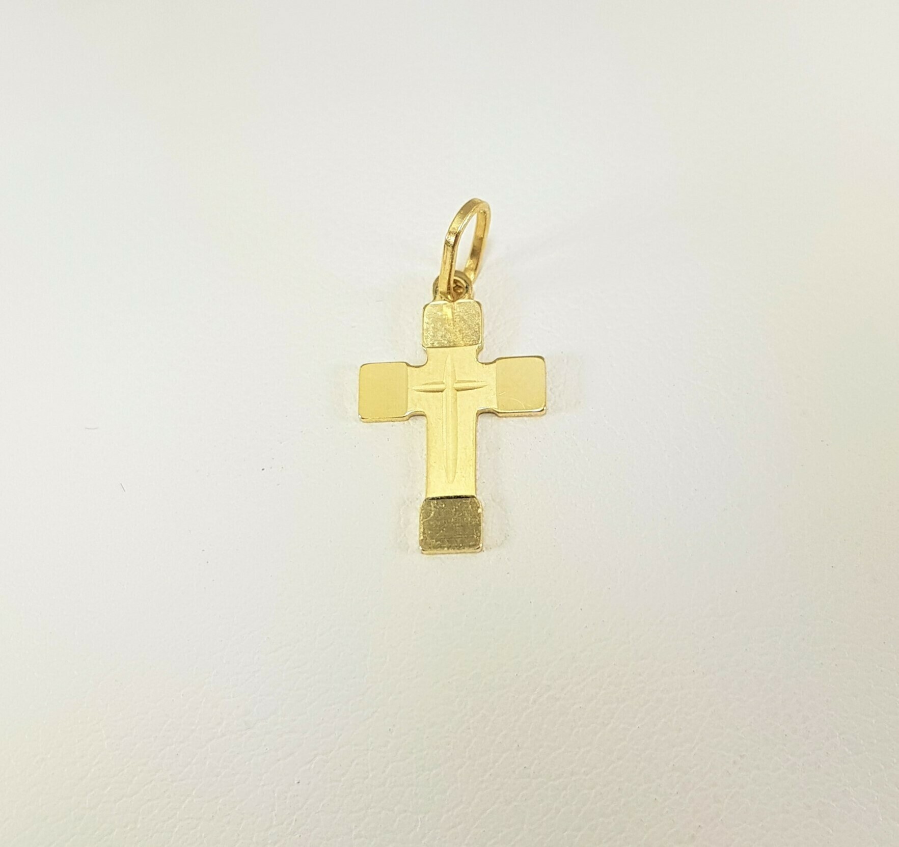 piekna-zlota-zawieszka-krzyzyk-585-057g-kolor-dominujacy-205826-225106