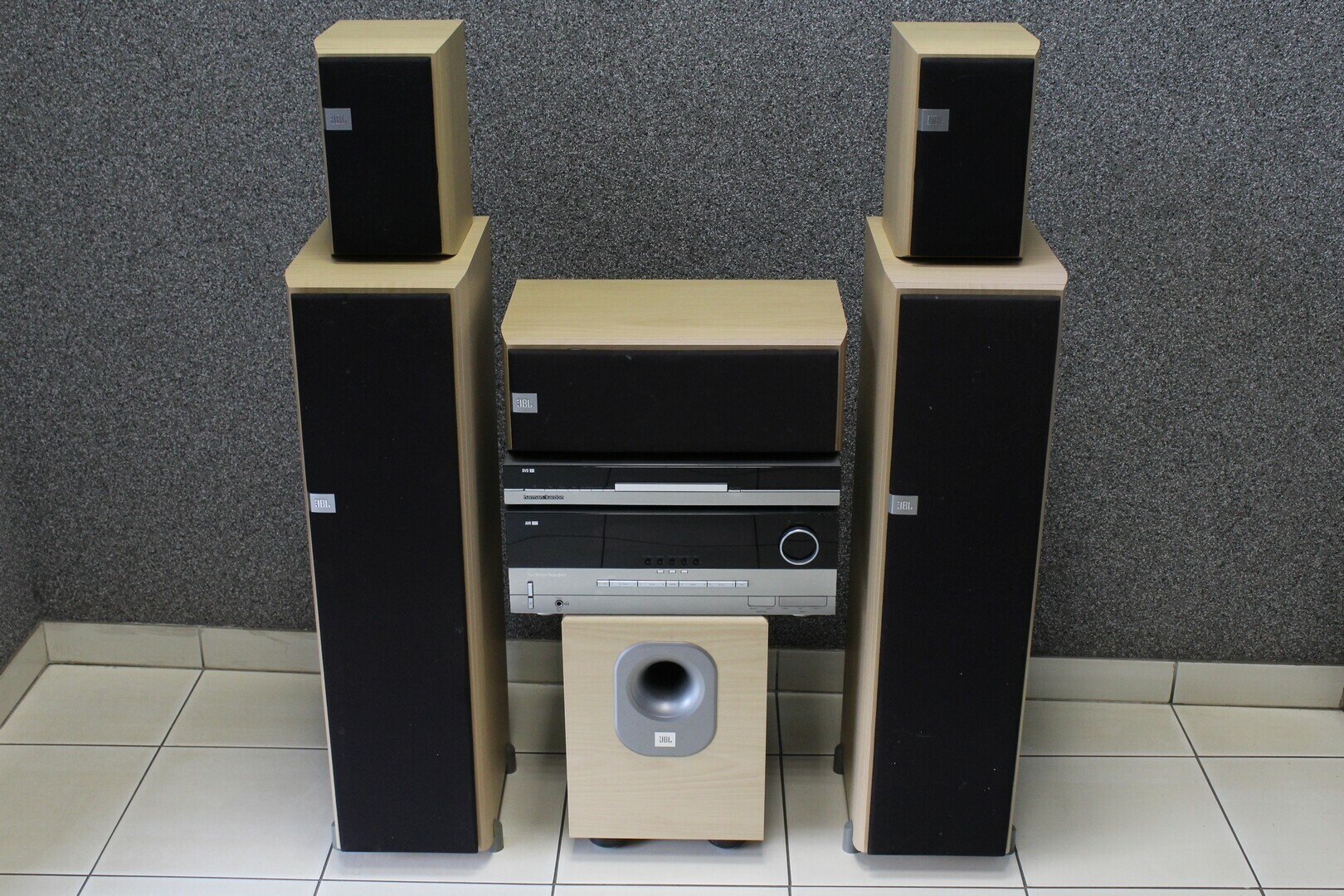 kino-domowe-jbl-balboa-51-harman-kardon-avr240-marka-jbl