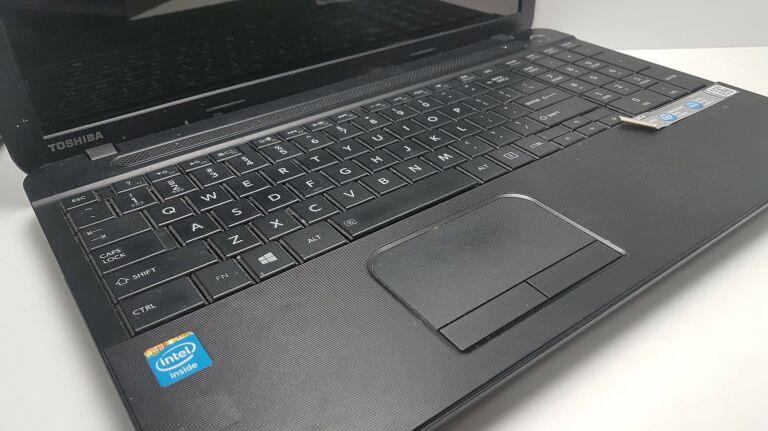 LAPTOP TOSHIBA SATELLITE C55