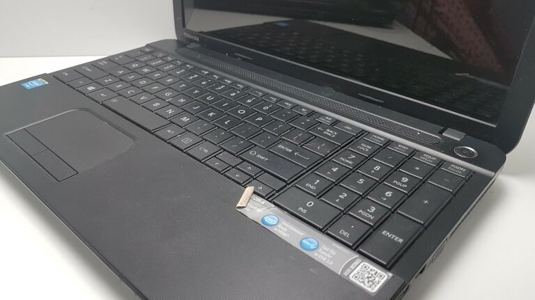 LAPTOP TOSHIBA SATELLITE C55