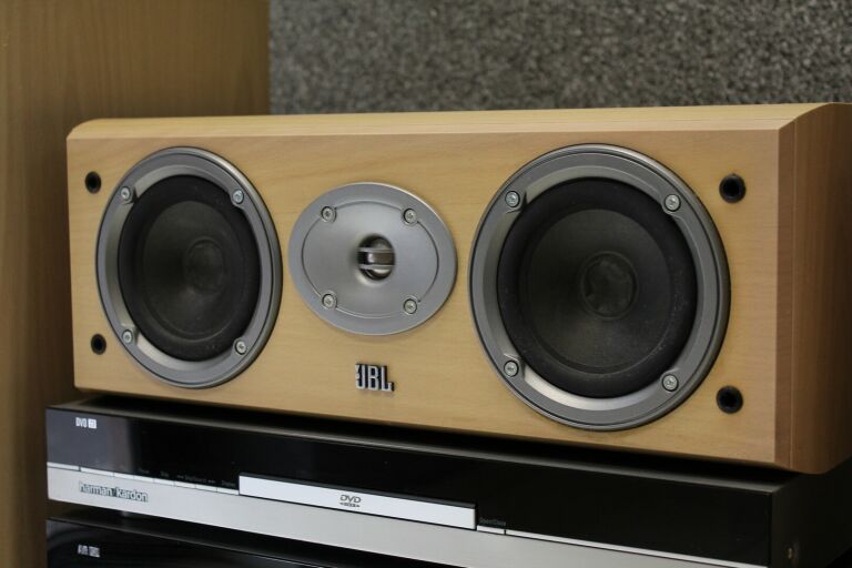 kino-domowe-jbl-balboa-51-harman-kardon-avr240-marka-jbl