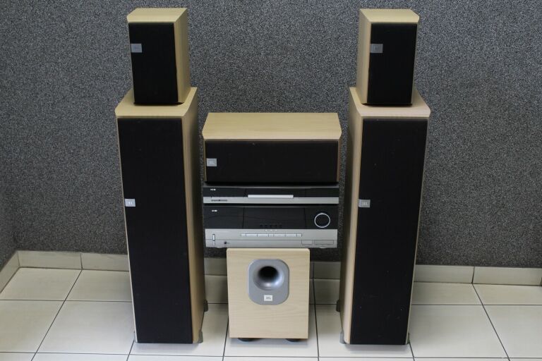 kino-domowe-jbl-balboa-51-harman-kardon-avr240-marka-jbl