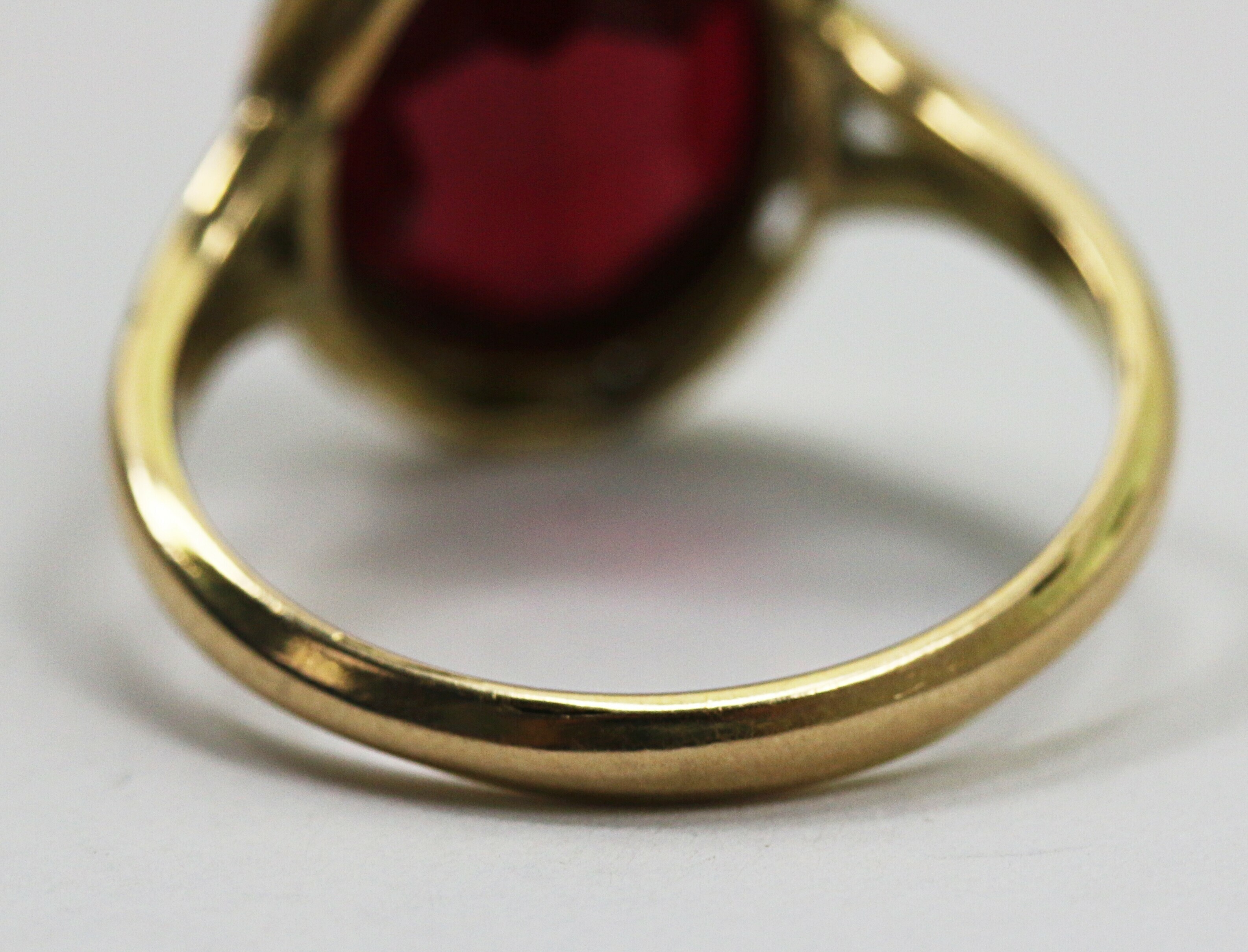 zloty-pierscionek-imitacja-rubin-585-492g-r19-kolor-dominujacy-205826-225106