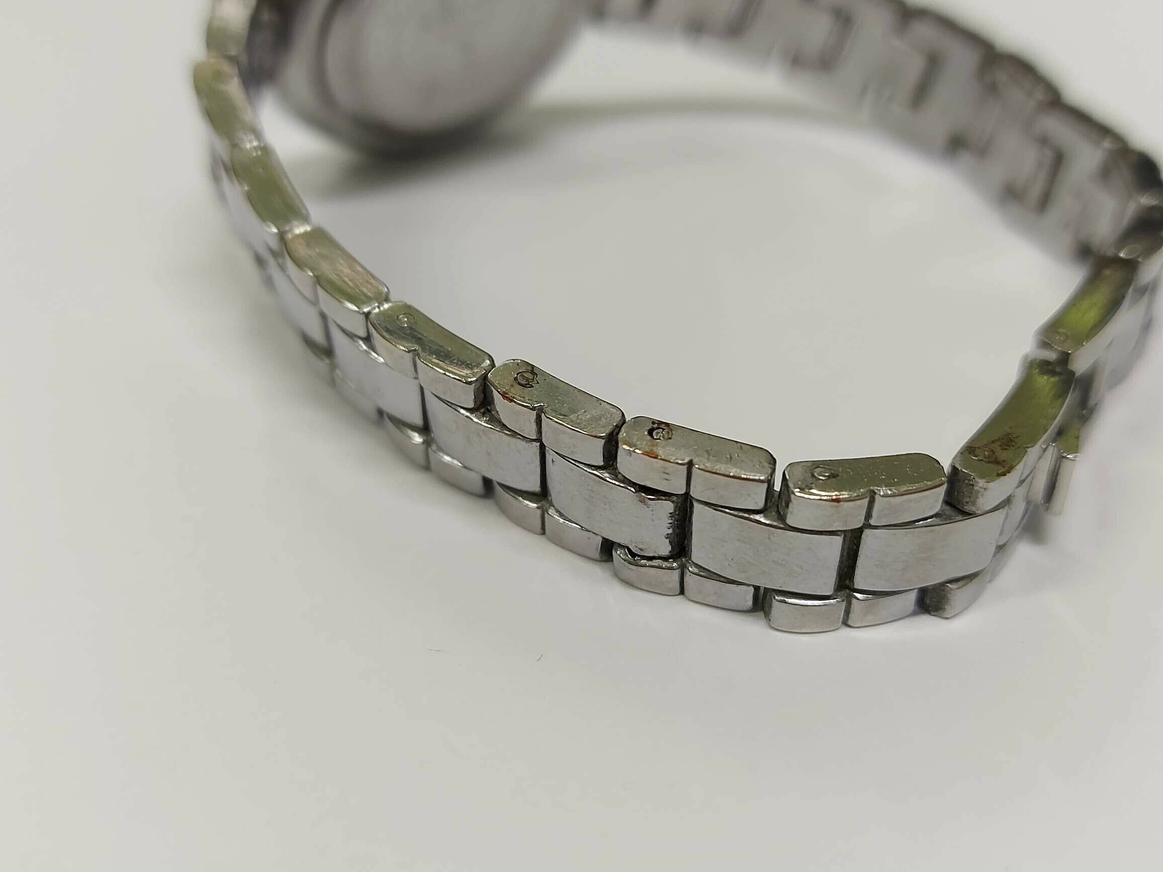 delikatny-zegarek-damski-rodzaj-129220-1