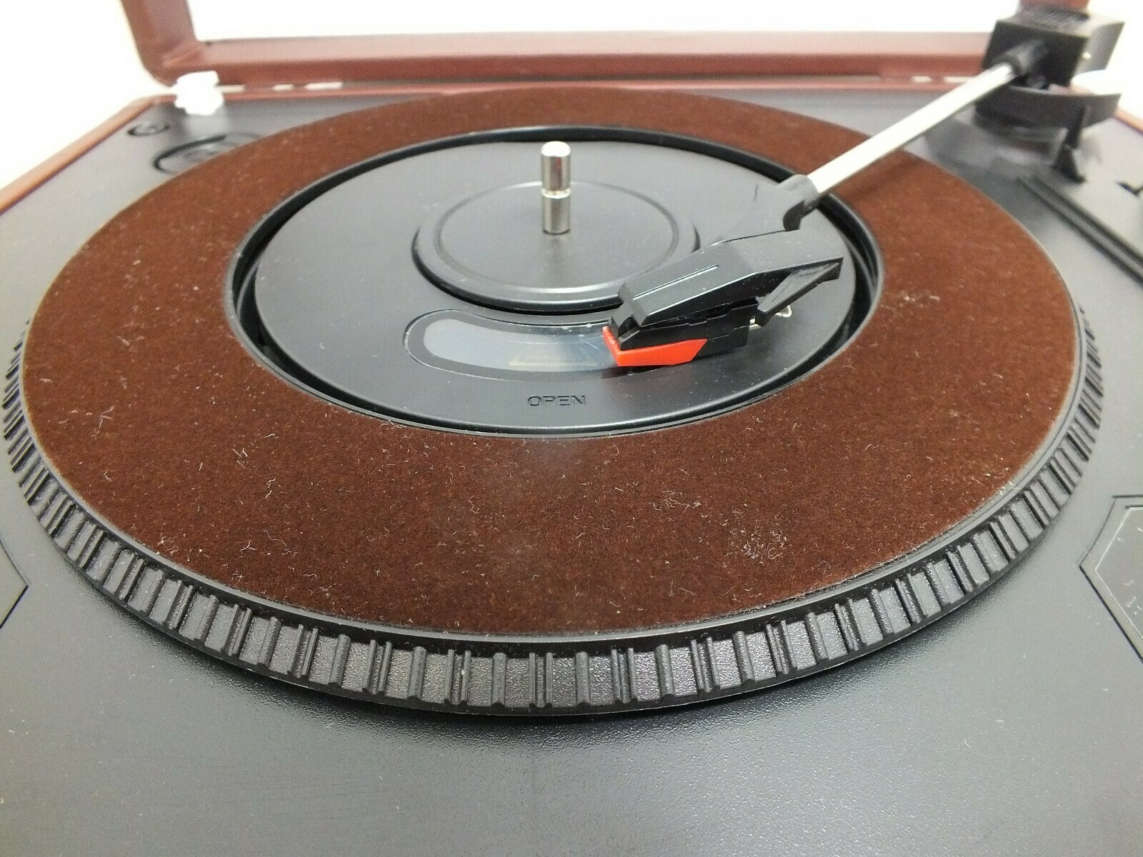 nostalgy-gramofon-suitcase-turntable-stan-bd-kolor-brazowy