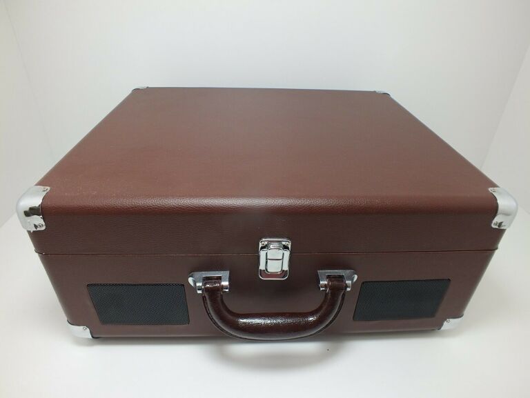 nostalgy-gramofon-suitcase-turntable-stan-bd-wbudowany-przedwzmacniacz-brak-informacji