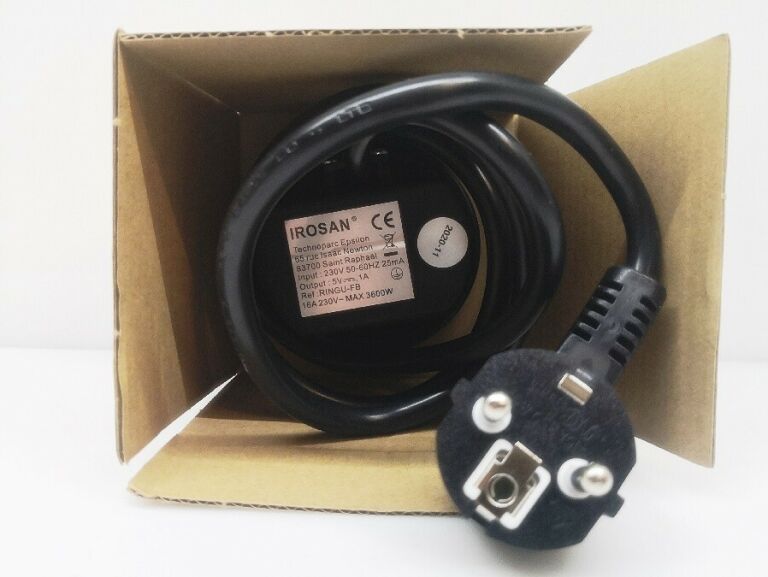 GNIAZDO WPUSZCZANE W BLAT TWIST MINI 230V + USB