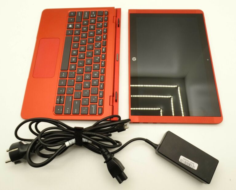 LAPTOP 2W1 HP X2 10-P001