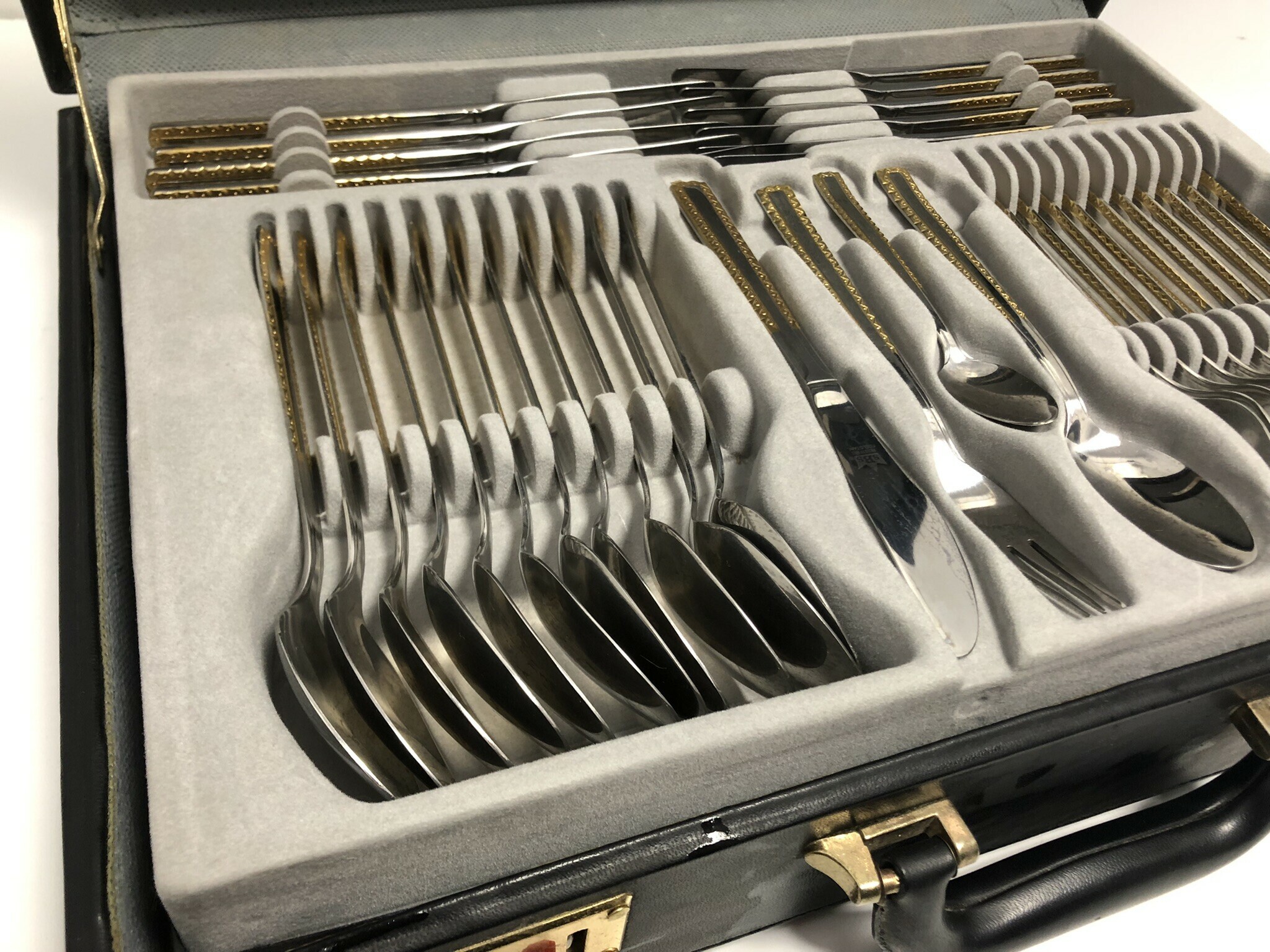 zestaw-pozlacanych-sztuccow-sbs-certyfikat-stan-do-renowacji