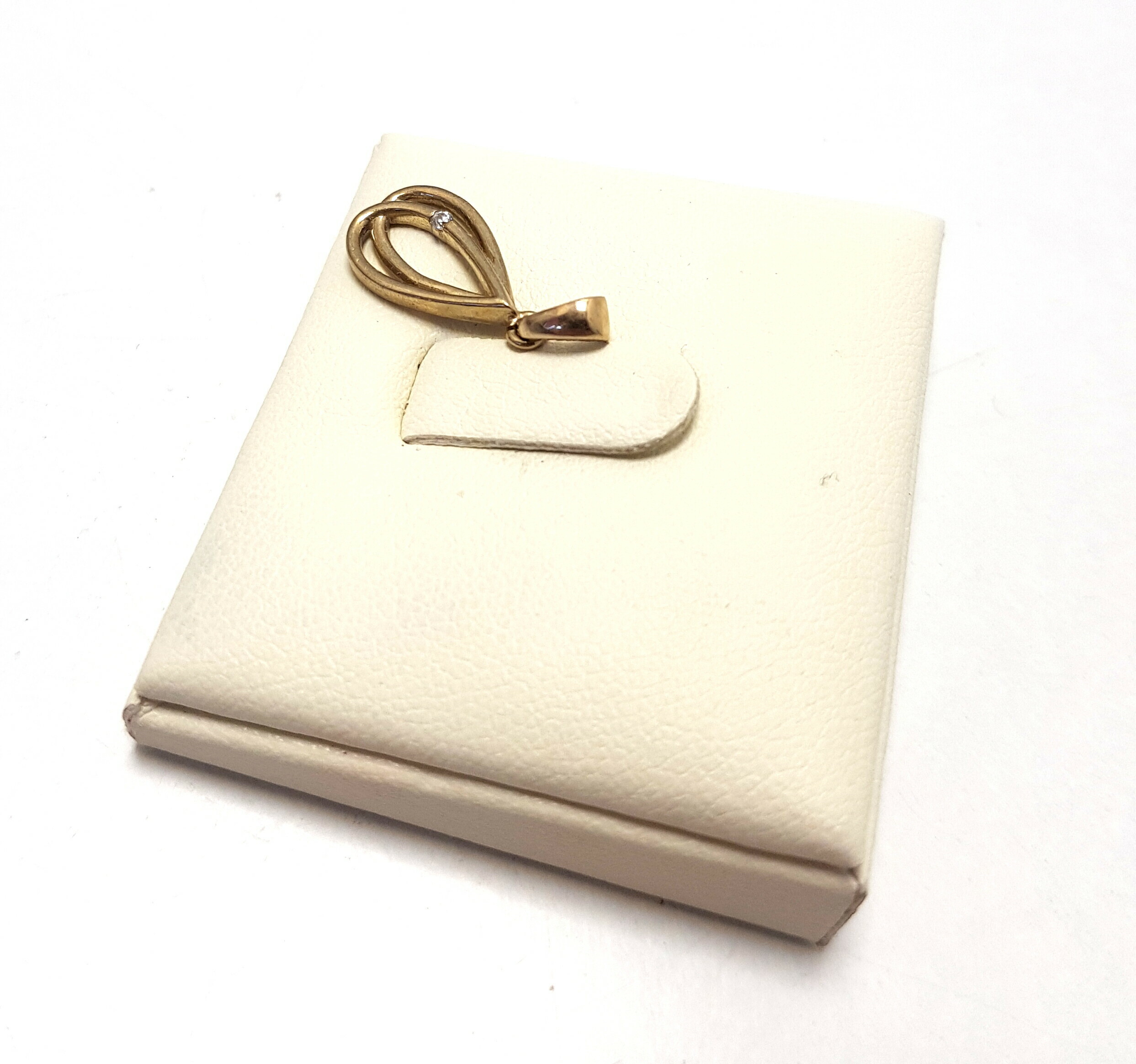 piekna-zlota-zawieszka-rodzaj-wyrob-jubilerski